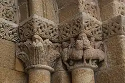 Kapitelle des Westportals