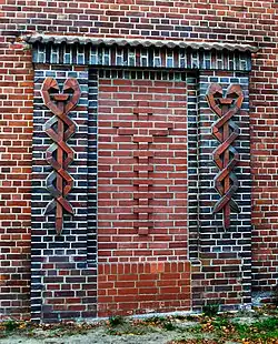 Äskulapstab und Kreuz