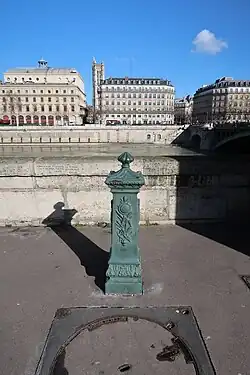 Einer der Wasserspender am Quai de la Corse.