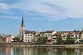 Blick auf Saint-Laurent-sur-Saône mit der Kirche