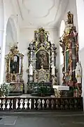 Johannes-Nepomuk-Altar (links) und Antonius-von-Padua-Altar (Mitte)