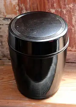 Überurne der DDR Modell 1 aus Plastik