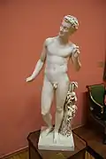 Faun, dem Wind lauschend, Gips 1825, Russisches Museum, Marmor 1830, Nationales Kunstmuseum der Republik von Weißrussland