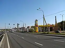 Vierspurig ausgebaute 41K-064 bei Kilometer 8 nahe Wsewoloschsk