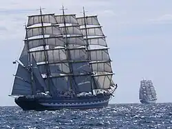 Die Krusenstern (Vordergrund) und die Statsraad Lehmkuhl (2007)