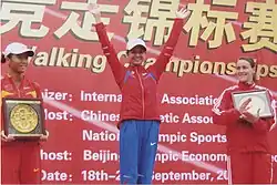 Tatjana Sibilewa (Mitte, bei einer Siegerehrung des Jahres 2010) kam auf den neunten Platz