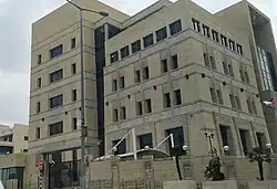 Das neue Gebäude der Palästinensischen Währungsbehörde in der Al-Irsal-Straße in Al-Bireh