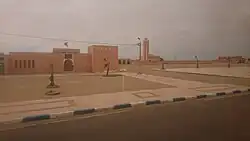 Verwaltungsgebäude in Tah