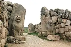 Löwenskulpturen außen