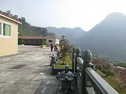 Auf der Terrasse des Mituo-Chan-Tempels