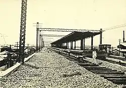 Der Bahnhof kurz vor der Fertigstellung (1925)