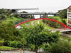 Mündung des Meilun-Flusses, im Hintergrund der Hafenkai