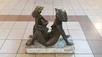 Moeder met kind en vogel