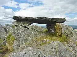 Der Pseudodolmen aus Schiefergestein