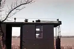 Notbrems­schlit­ten auf dem Dach ei­nes Ge­päck­wa­gens