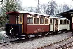 Beiwagen der Florianerbahn (1913) und ehemaliger Triebwagen der Straßenbahn Unterach-See am Mondsee (1907)