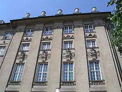 Reliefs am Rathaus Schöneberg