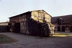 Stallgebäude von 1875, Alt-Heiligensee 77–79