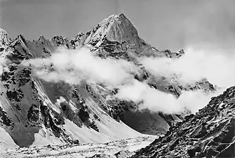 Foto vom Ramthang Chang (Wedge Peak); aufgenommen von Vittorio Sella (wahrscheinlich 1899 entstanden)