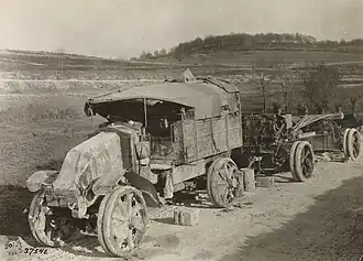 Renault EG mit Lafettenwagen eines schweren Geschützes als Anhängelast
