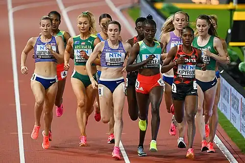 Die 1500-Meter-Läuferinnen während ihres Finalrennens