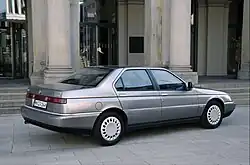 Seitliche Sicke und hinteres Leuchtband: Alfa Romeo 164 (ab 1987)