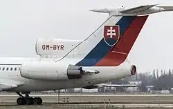 Leitwerk mit integriertem Triebwerk an einer Tu-154