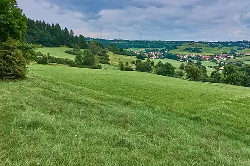 Blick von der Südostflanke des Rohrbergs nach Niederhofen