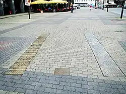 Panzerspur als Erinnerung an den 17. Juni 1953 (2014)