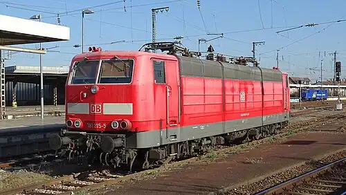 181 215 (verkehrsrot) abgestellt in Karlsruhe Hbf (2018)
