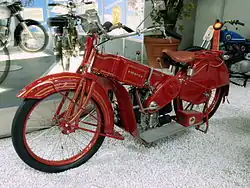 Die „weiße Mars“ wurde später auch in anderen Farben ab Werk geliefert. Hier eine Maschine von 1924