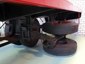 Patent CH261251A: Fahrzeug mit vier Hinterrädern, DAF Sattelauflieger von 1951.