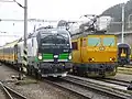 Links RJ IC 1007 Prag – Havířov mit E-Lok Siemens Vectron.