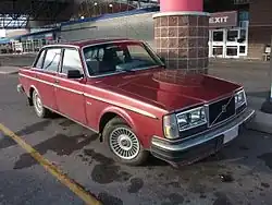 Volvo 240 US-Version (1981) mit typischer Front für Nordamerika