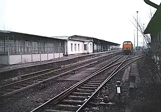 Stillgelegter Bahnsteig und Güterbahnhof, 1986