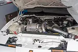Motorraum des Turbo TA mit vom Besitzer vergrößertem Ansaugrohr mit passendem LMM vom LS1 sowie größerem aber originalgetreuem Luftfilter (Größerer Turbolader nicht sichtbar)