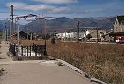 Im Vordergrund der ehemalige „französische“ Bahnsteig