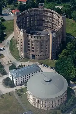 Beide Gasometer in Reick – vorn das Panometer