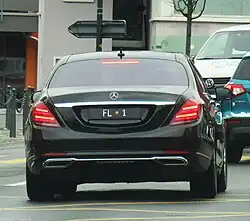 Kontrollschild FL 1 wird bei offiziellen Anlässen an der Limousine des Staatsoberhauptes, Fürst Hans-Adam II. angebracht