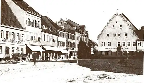 Kornmarkt Südseite um 1900. Rechts mit Bäckerei und Weinstube Seubert, später Weinstube Kohl