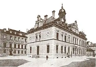 Blick zur Westseite. Hotel Roß (links) und Postamt (anstelle Fleischbank) erbaut 1894, abgebrochen 1966. Nach 1893