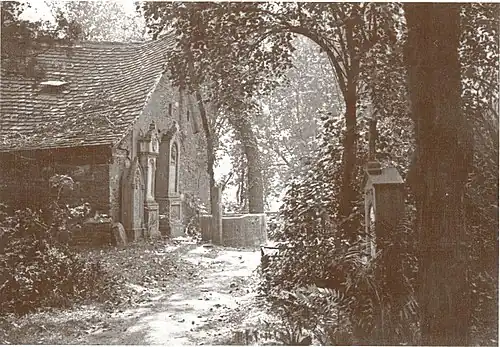 Ostseite des Alten Friedhofs, am Fischerrain, mit Brunnen. Foto 19. Jahrhundert