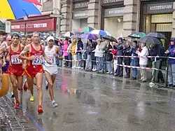 Marathonläufer in der Münchner Innenstadt beim Männerrennen