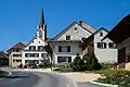 Dorfeingang mit St.-Martinskirche