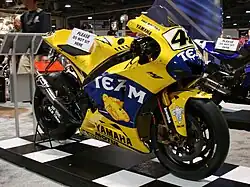 Rossis Yamaha YZR-M1 im Jahr 2006 mit Camel als Hauptsponsor