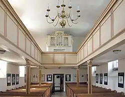 Blick vom Altar zur Empore und zur Orgel (2009)