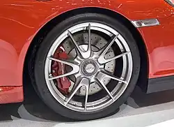 Modernes Leichtmetallrad mit Zentralverschluss (Porsche 911 Baujahr 2009)