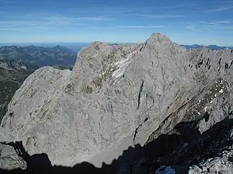 Kleine Halt, Gamshalt und Ellmauer Halt (von links) aus Süden vom Treffauer