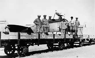 Aviatik-Doppeldecker auf einem Waggon der deutsch-südwestafrikanischen Eisenbahn