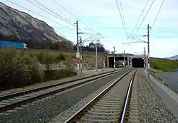 Dieselbe Stelle, vier Monate später: Altbestand links bereits abgebaut